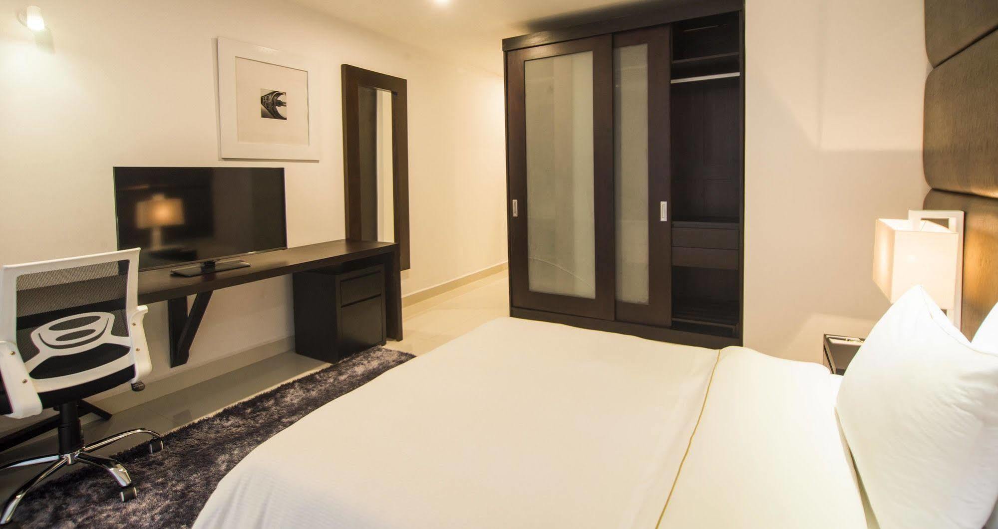 Platinum One Suites Colombo Extérieur photo